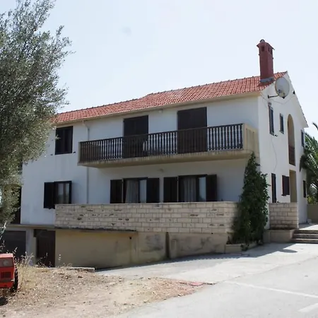 454b Apartment